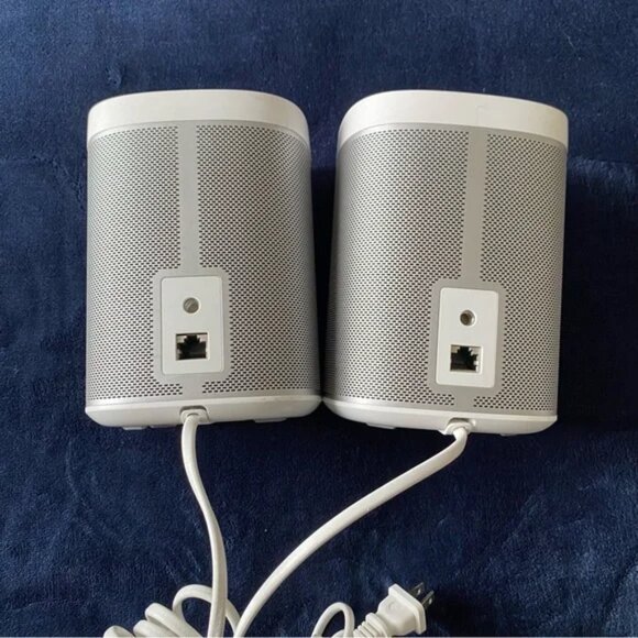 2-Sonos Play:1 - Compact Wireless Smart Speaker - Picture 2 of 8